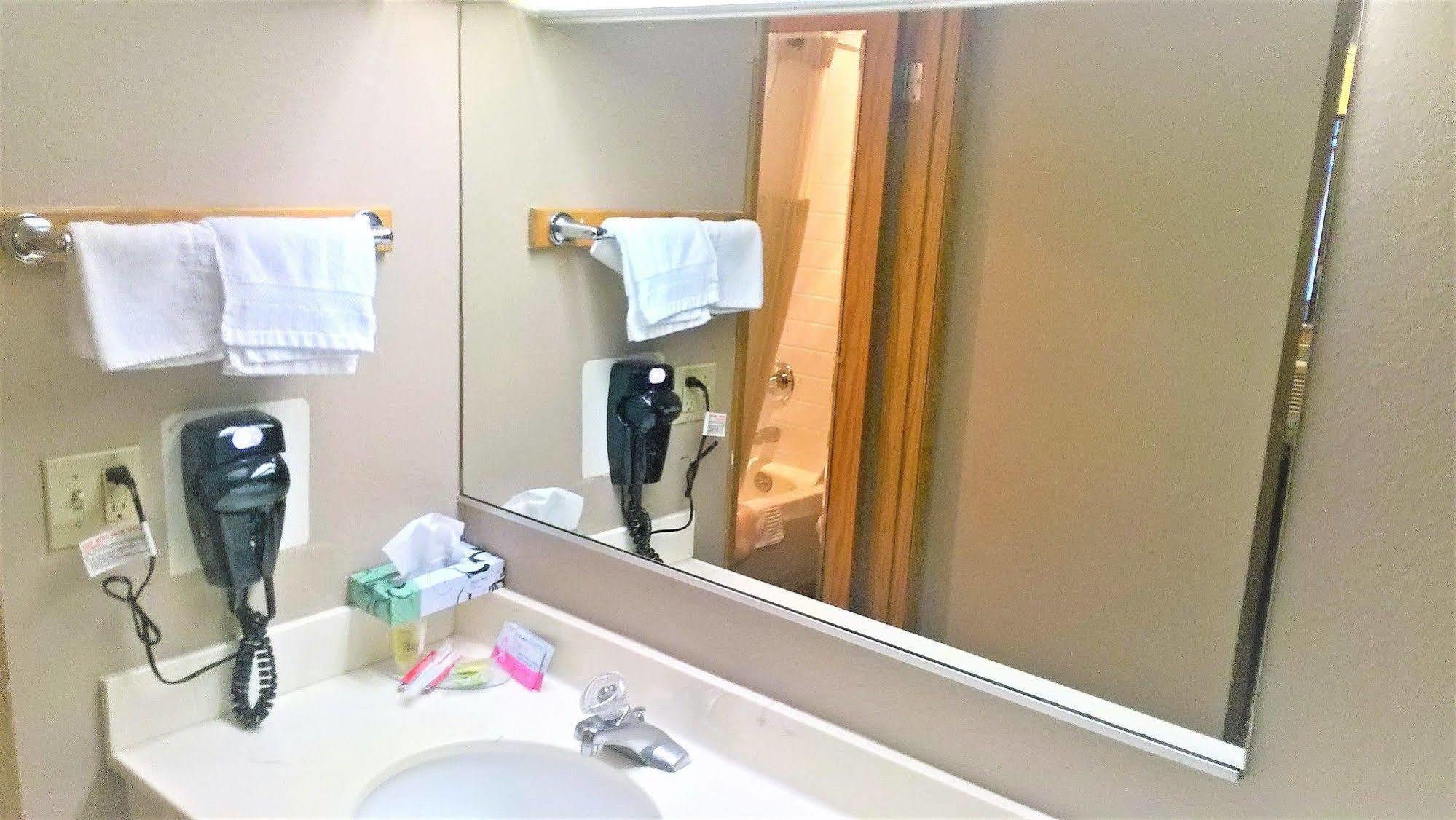 Pepper Tree Inn Beaverton Ngoại thất bức ảnh
